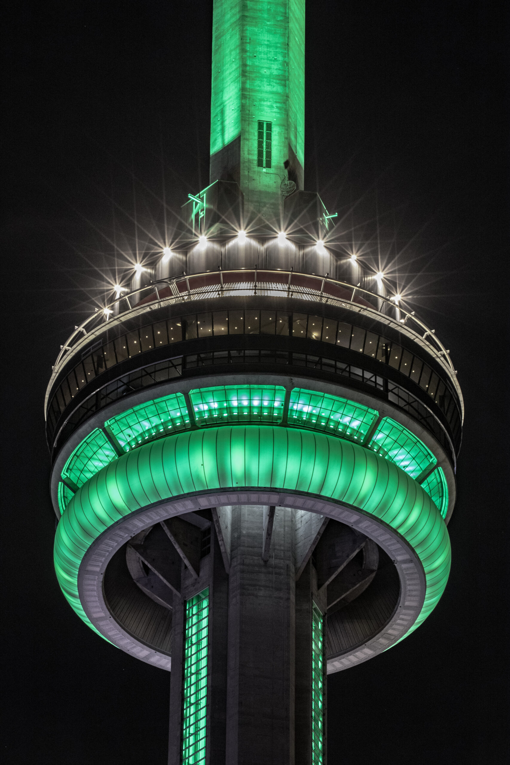 CN Tower, Toronto, ON - Courtesy of @jgazze